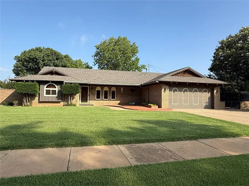 Front exterior — 2013 N Mockingbird Lane, Altus, OK 73521