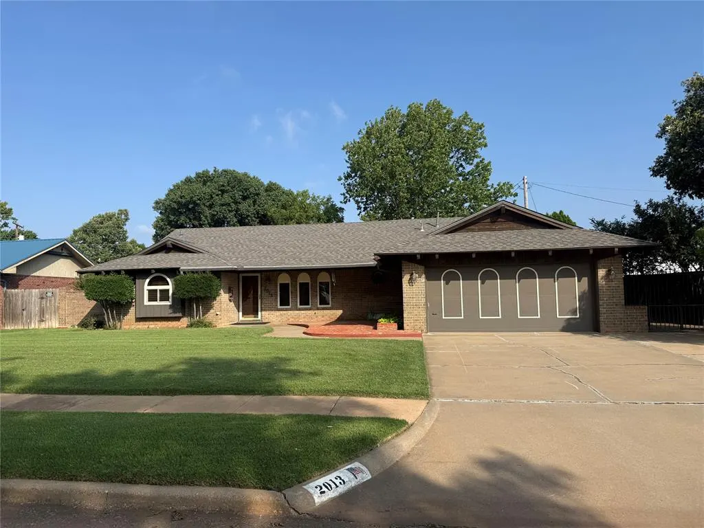 Photo 2 — 2013 N Mockingbird Lane, Altus, OK 73521