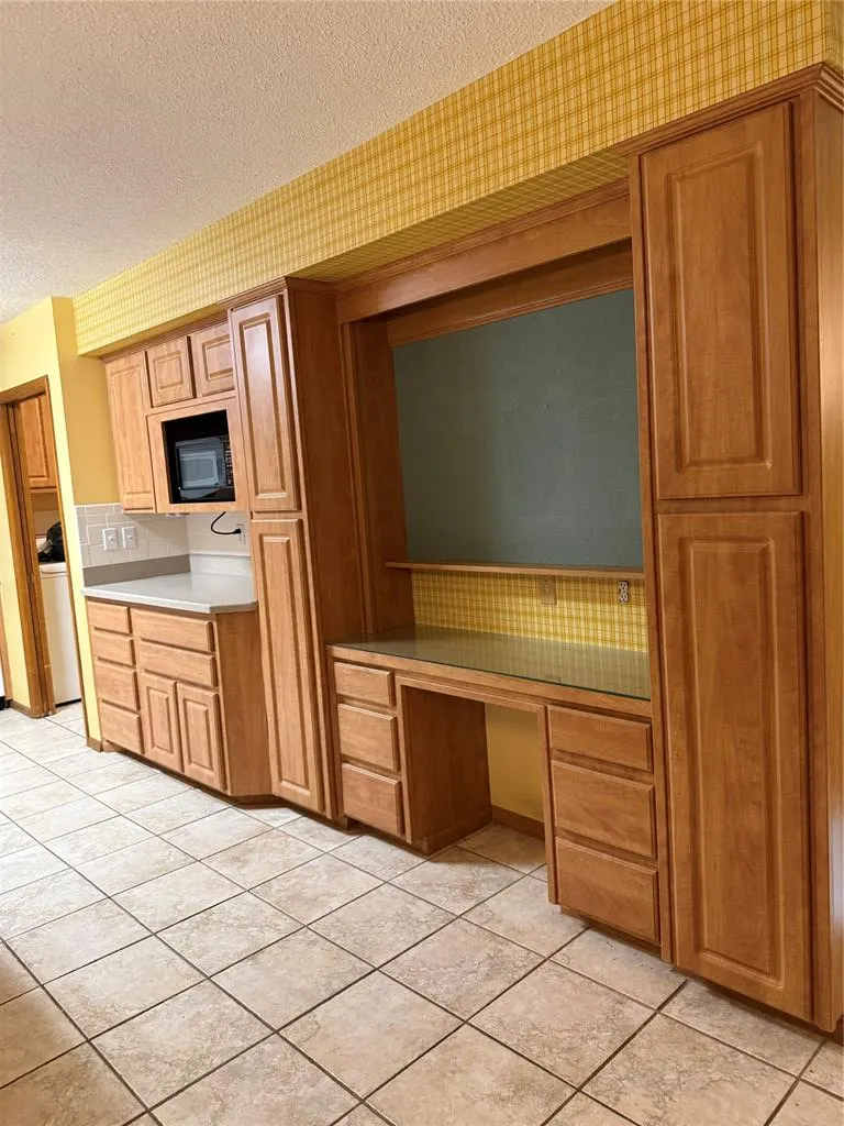 Photo 6 — 2013 N Mockingbird Lane, Altus, OK 73521