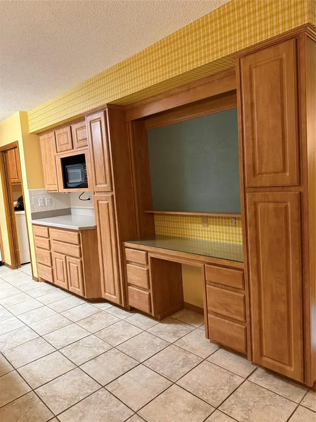 Photo 6 — 2013 N Mockingbird Lane, Altus, OK 73521