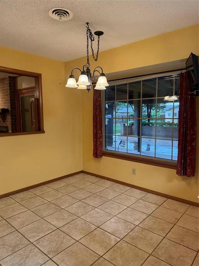Photo 7 — 2013 N Mockingbird Lane, Altus, OK 73521