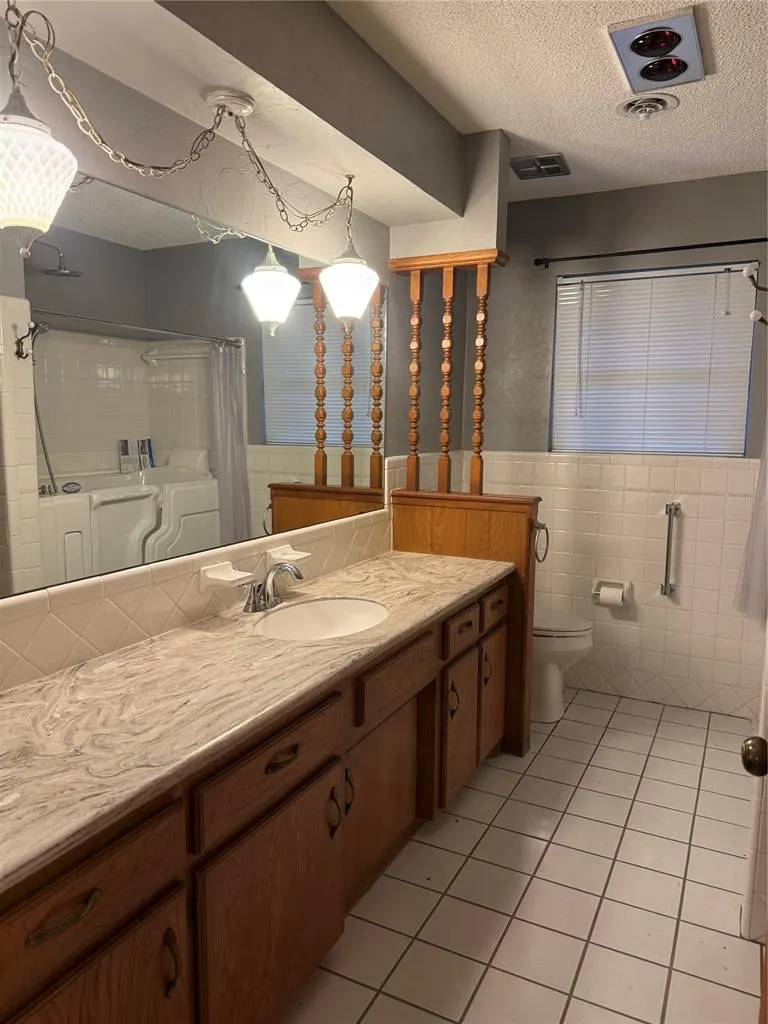 Photo 12 — 2013 N Mockingbird Lane, Altus, OK 73521