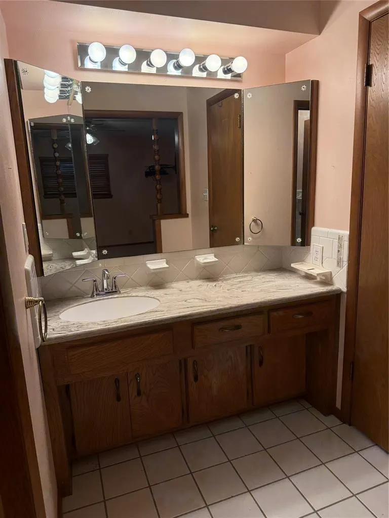 Photo 17 — 2013 N Mockingbird Lane, Altus, OK 73521