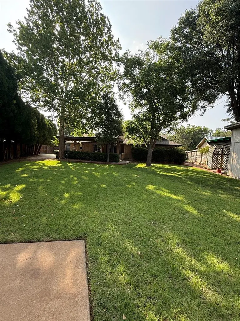 Photo 26 — 2013 N Mockingbird Lane, Altus, OK 73521