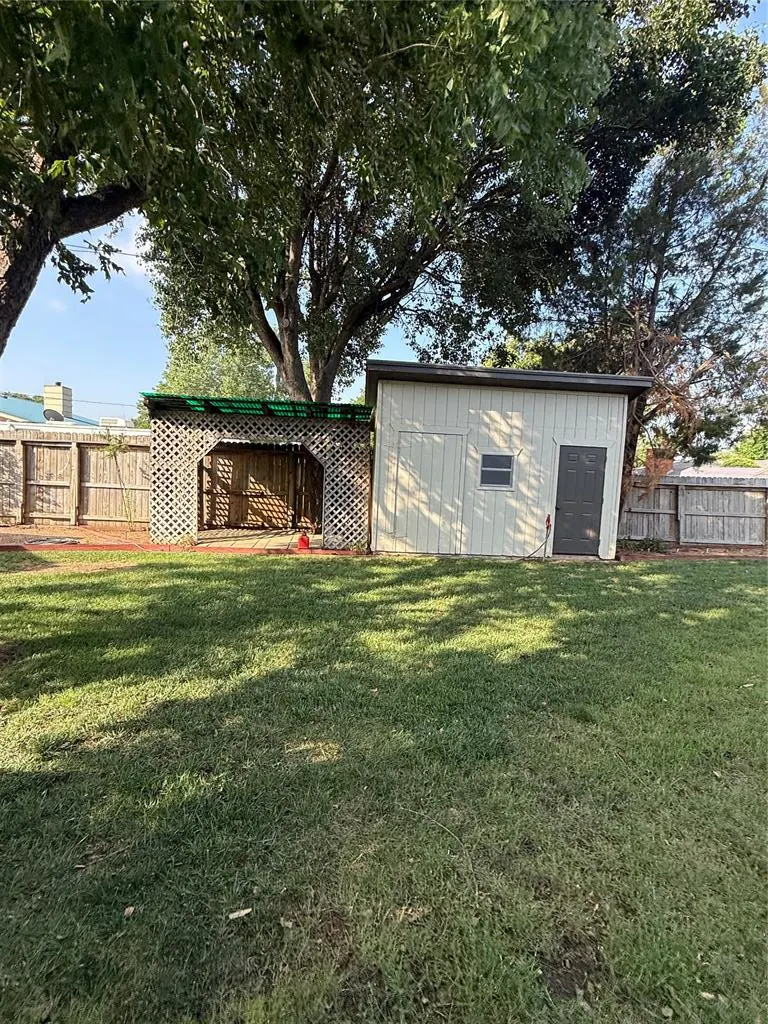 Photo 28 — 2013 N Mockingbird Lane, Altus, OK 73521