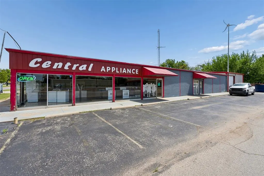Front exterior — 102 E Central Boulevard, Anadarko, OK 73005