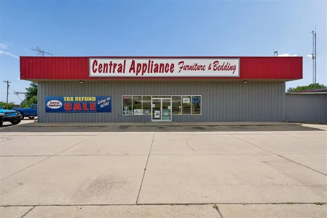 Photo 2 — 102 E Central Boulevard, Anadarko, OK 73005