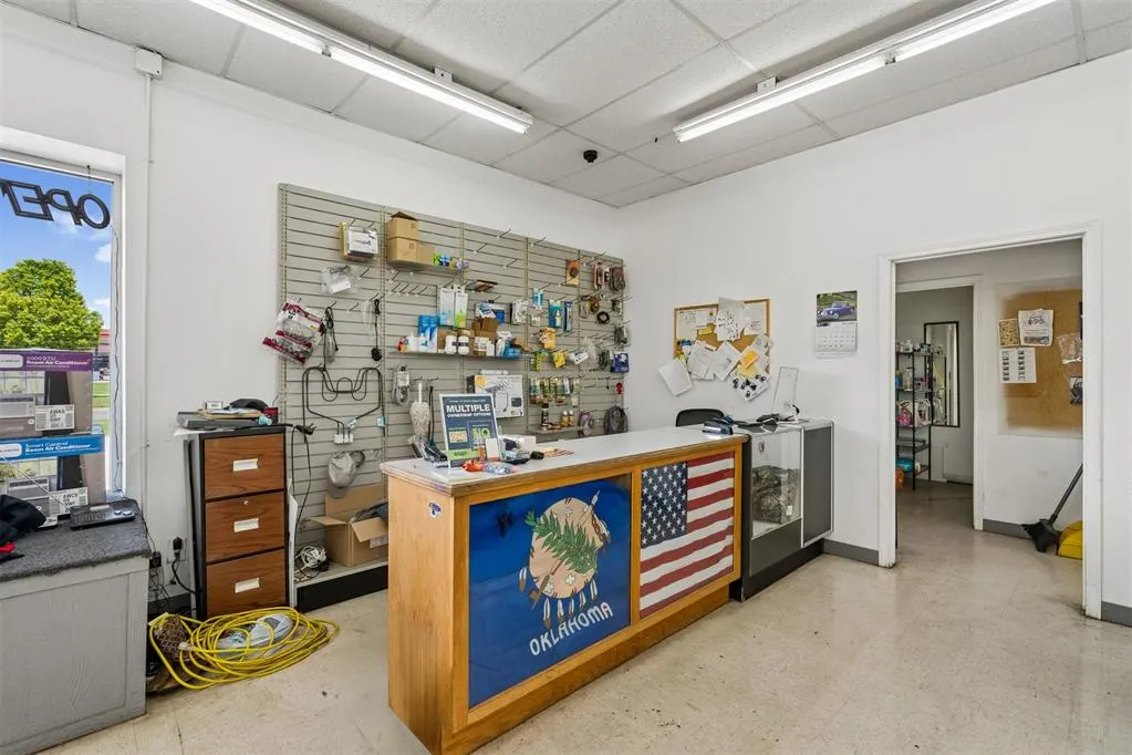 Photo 13 — 102 E Central Boulevard, Anadarko, OK 73005