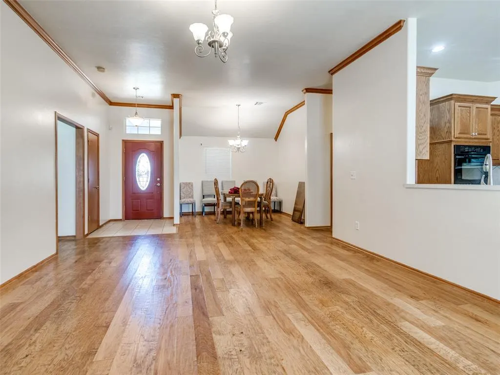 Photo 6 — 10320 Queensbury Drive, Yukon, OK 73099
