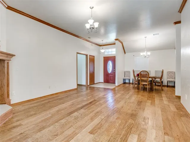 Photo 7 — 10320 Queensbury Drive, Yukon, OK 73099