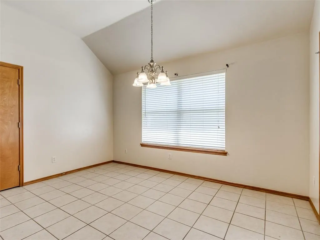 Photo 9 — 10320 Queensbury Drive, Yukon, OK 73099