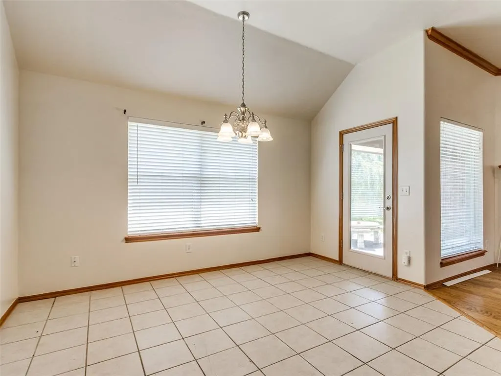 Photo 10 — 10320 Queensbury Drive, Yukon, OK 73099