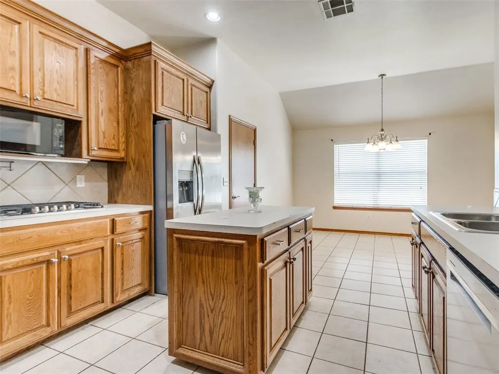 Photo 18 — 10320 Queensbury Drive, Yukon, OK 73099