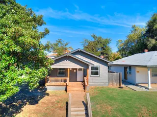 Sold home at 1215 NW 8th Street