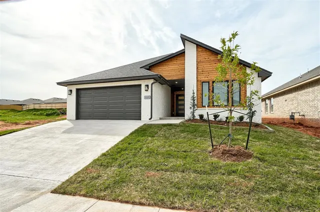 Photo 2 — 4364 Ranchwood Drive, Edmond, OK 73025