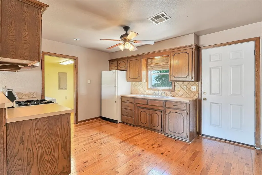 Photo 9 — 1106 N Indiana Street, Weatherford, OK 73096