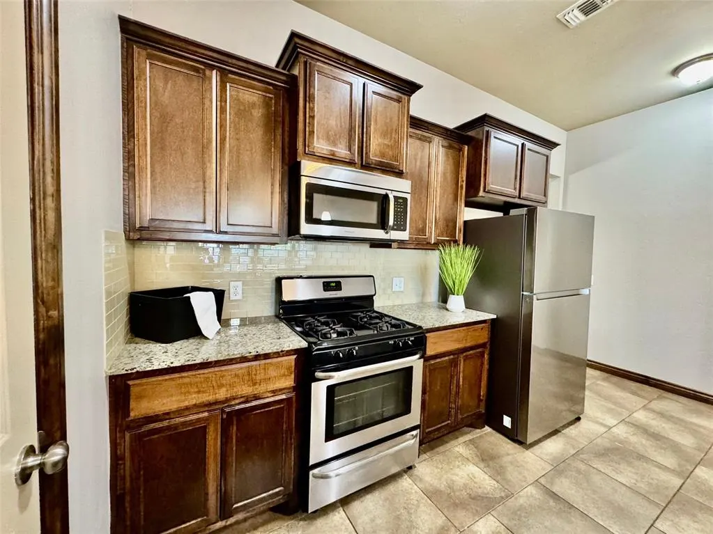 Photo 13 — 18208 Manera Way, Edmond, OK 73012