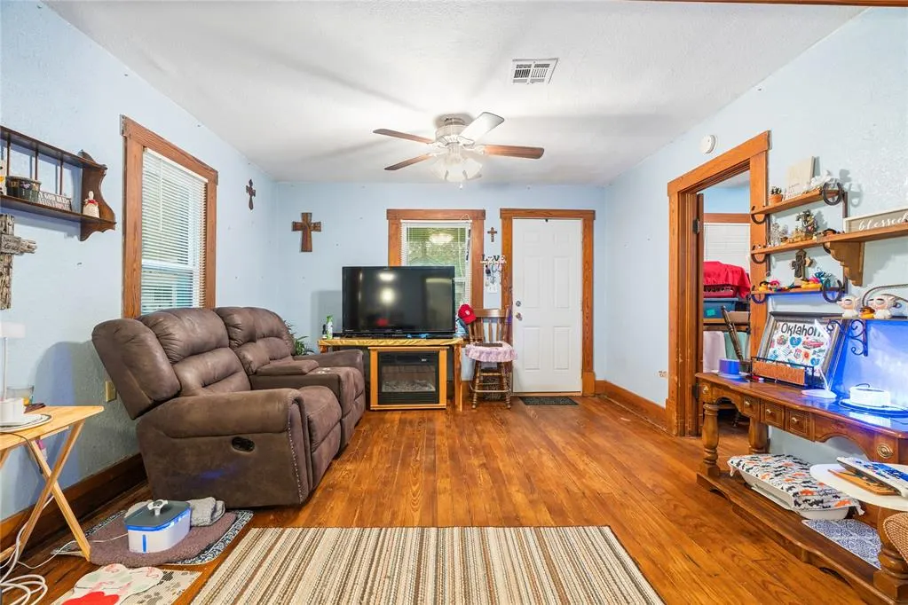 Photo 6 — 227 N K Avenue, El Reno, OK 73036