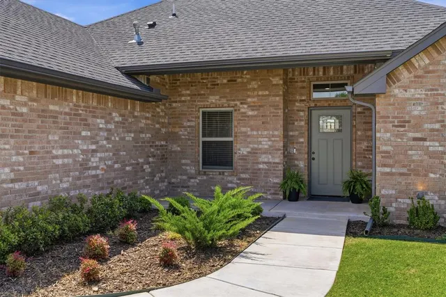 Photo 2 — 708 NW 114th Street, Oklahoma City, OK 73114