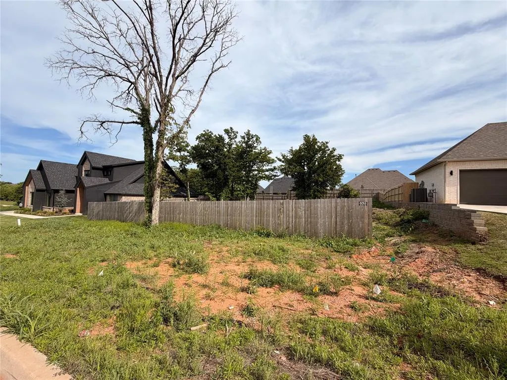 Photo 3 — 4624 Maple Ridge Drive, Edmond, OK 73034