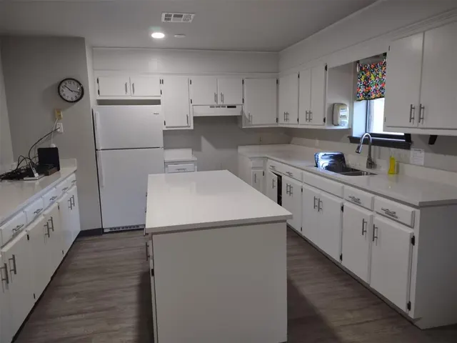 Photo 2 — 823 S 3rd Avenue, Stroud, OK 74079