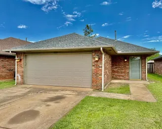 Sold home at 633 NW 121st Street