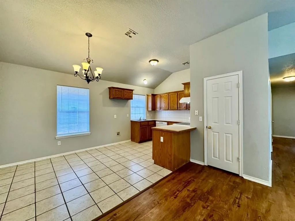 Photo 4 — 633 NW 121st Street, Oklahoma City, OK 73114