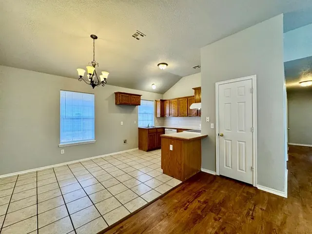 Photo 4 — 633 NW 121st Street, Oklahoma City, OK 73114