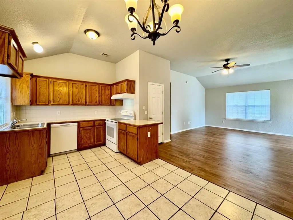 Photo 5 — 633 NW 121st Street, Oklahoma City, OK 73114
