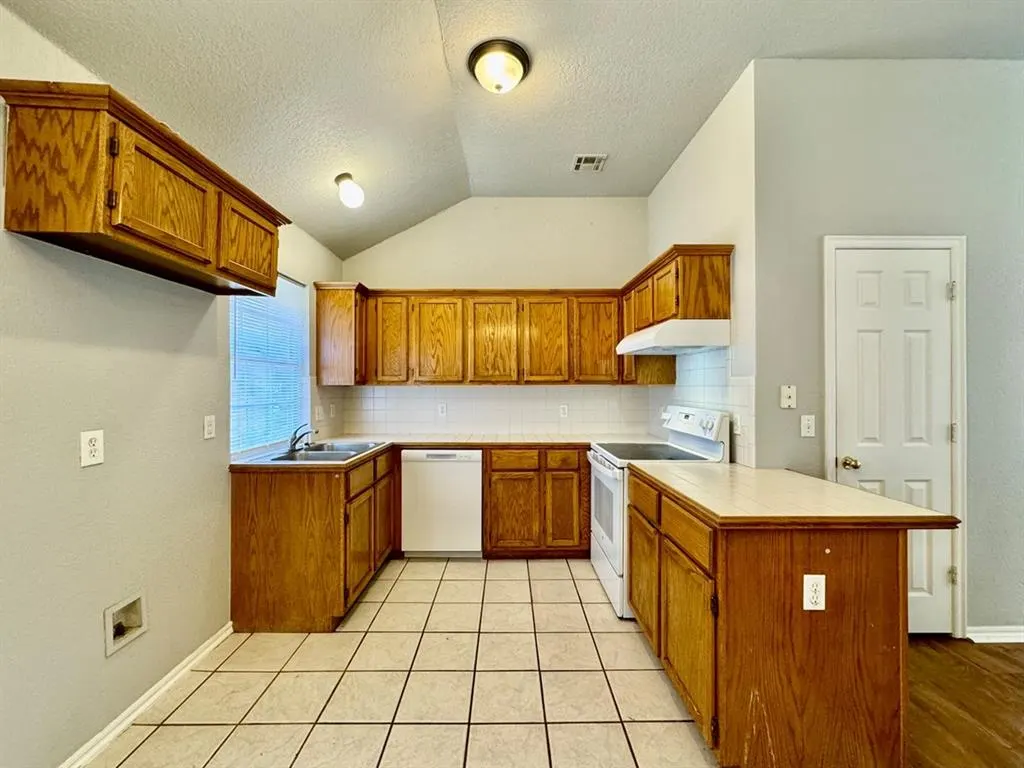 Photo 6 — 633 NW 121st Street, Oklahoma City, OK 73114
