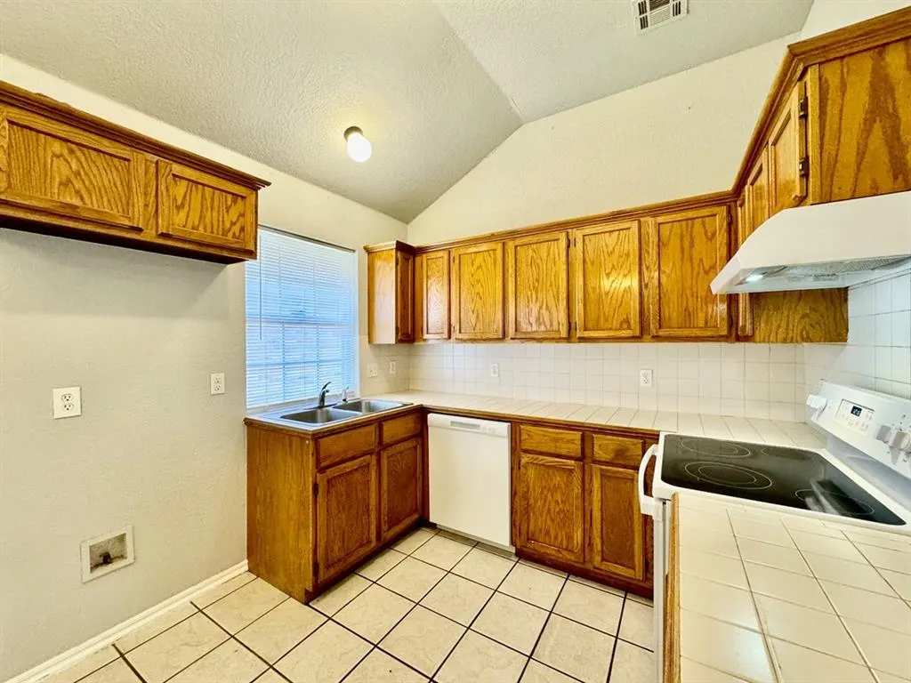 Photo 7 — 633 NW 121st Street, Oklahoma City, OK 73114