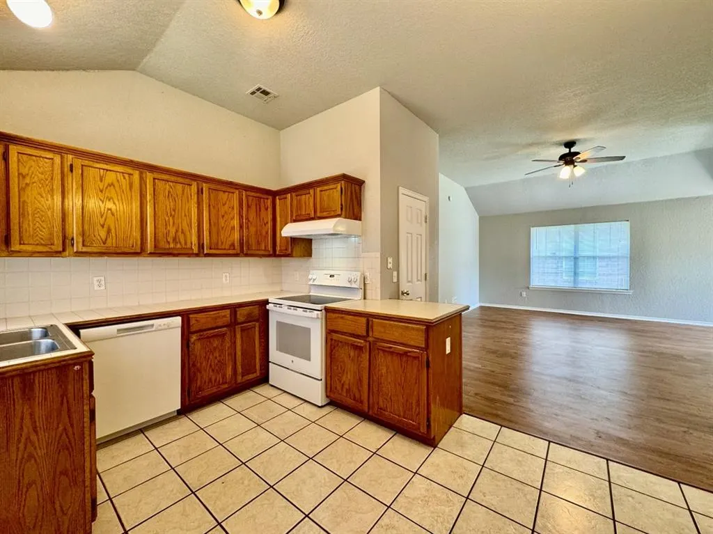Photo 8 — 633 NW 121st Street, Oklahoma City, OK 73114