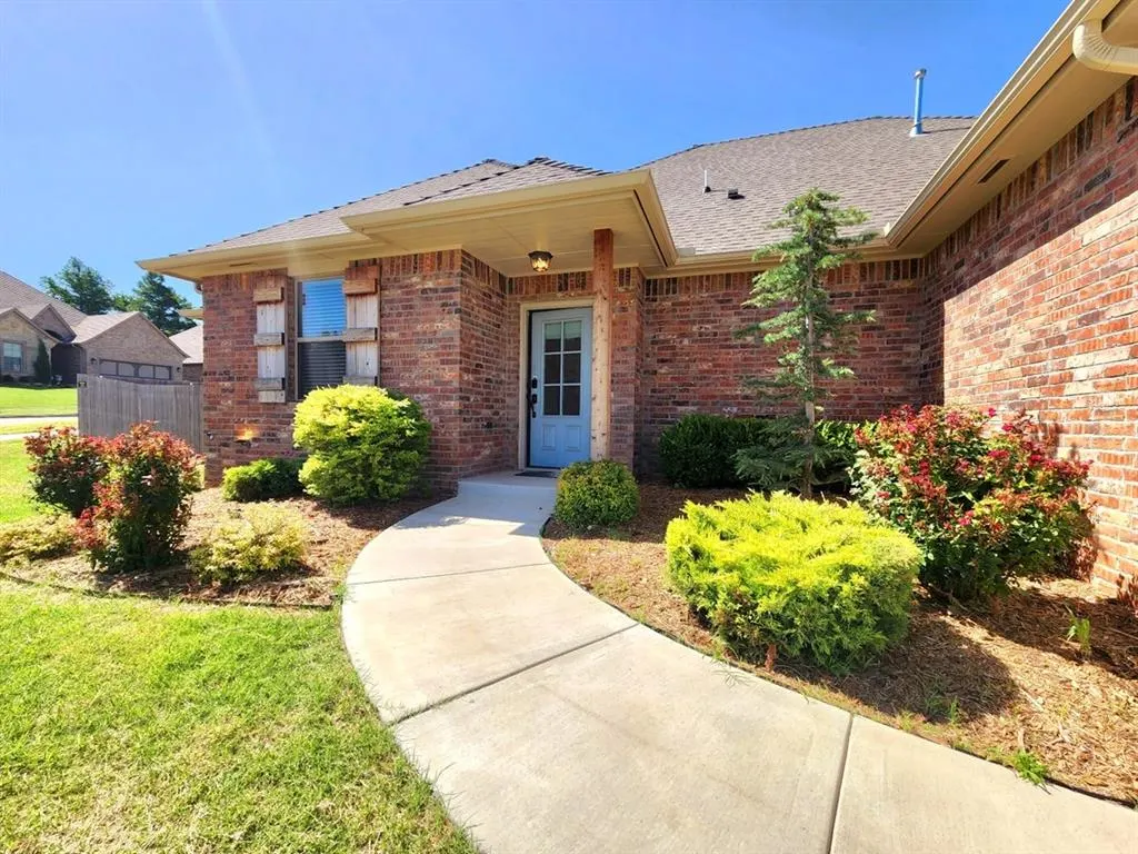 Front exterior — 2308 Paraiso Way, Edmond, OK 73034