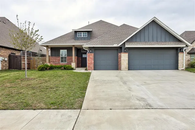 Photo 2 — 1405 Monterey Drive, Norman, OK 73072