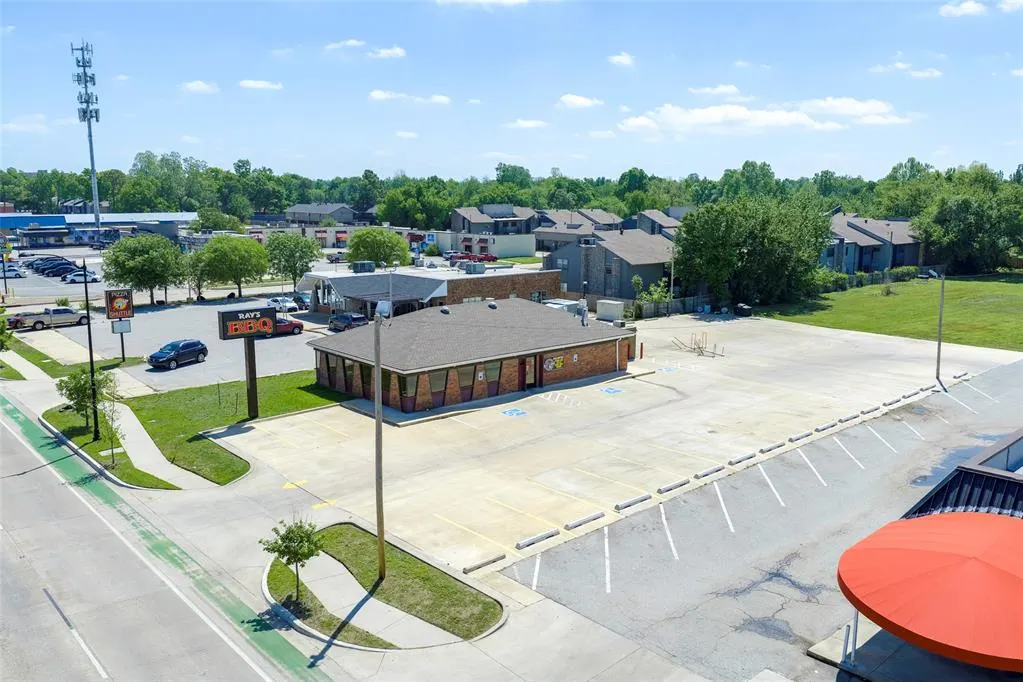 Photo 2 — 1514 W Lindsey Street, Norman, OK 73069