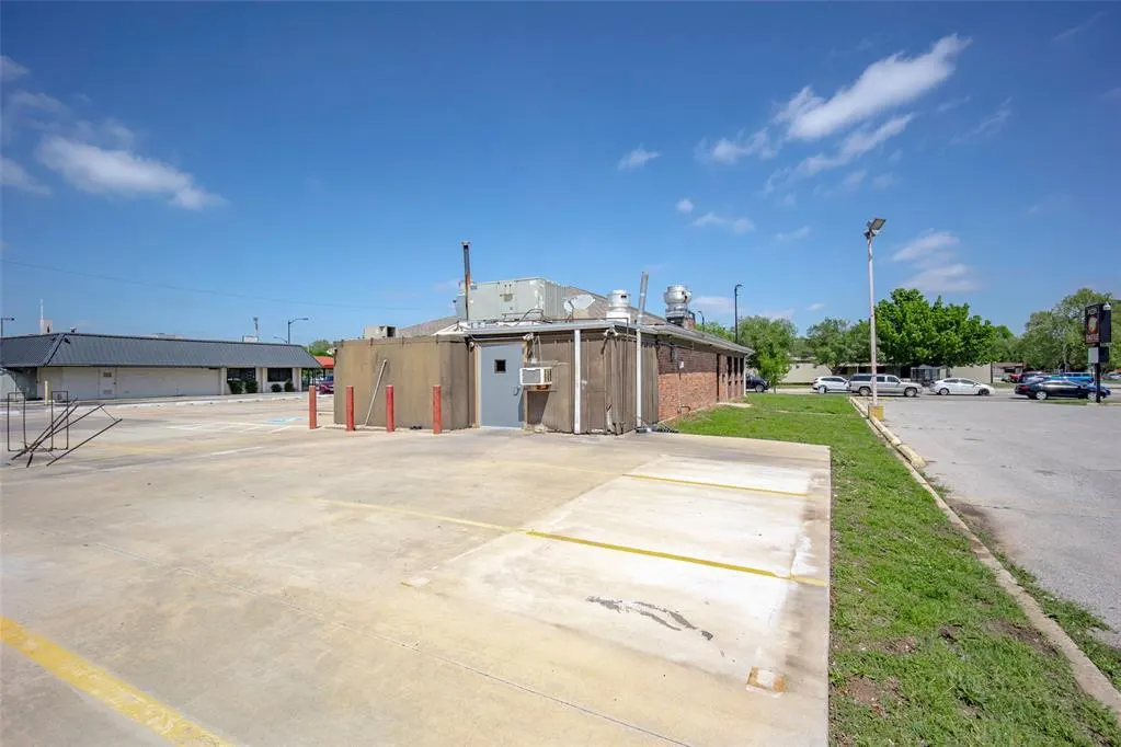 Photo 3 — 1514 W Lindsey Street, Norman, OK 73069