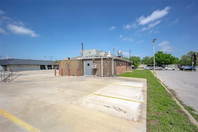 Photo 3 — 1514 W Lindsey Street, Norman, OK 73069