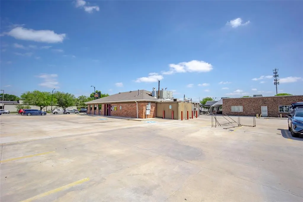 Photo 5 — 1514 W Lindsey Street, Norman, OK 73069