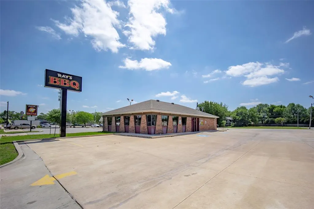 Photo 7 — 1514 W Lindsey Street, Norman, OK 73069
