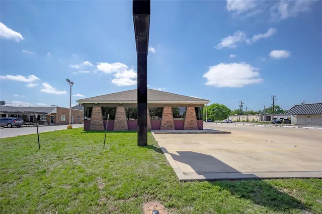 Photo 8 — 1514 W Lindsey Street, Norman, OK 73069