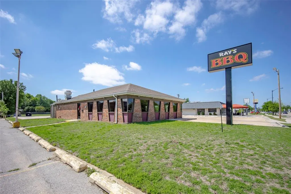Photo 9 — 1514 W Lindsey Street, Norman, OK 73069