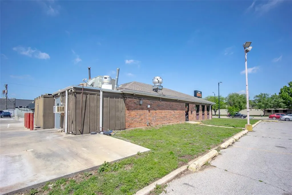 Photo 10 — 1514 W Lindsey Street, Norman, OK 73069