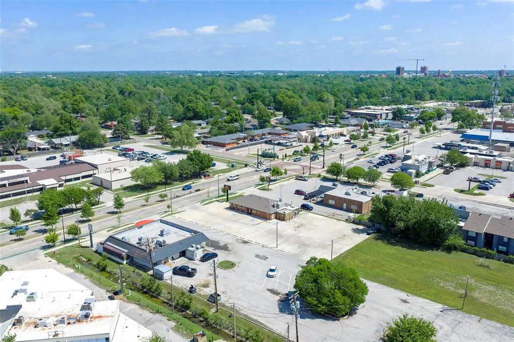 Photo 16 — 1514 W Lindsey Street, Norman, OK 73069
