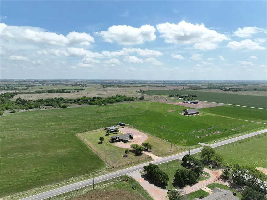 Front exterior — 1887 State Highway 92, Amber, OK 73018