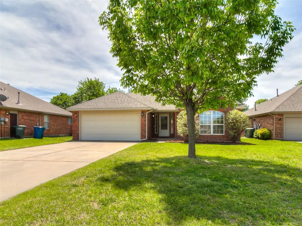 Photo 2 — 212 John Rausch Lane, Edmond, OK 73003