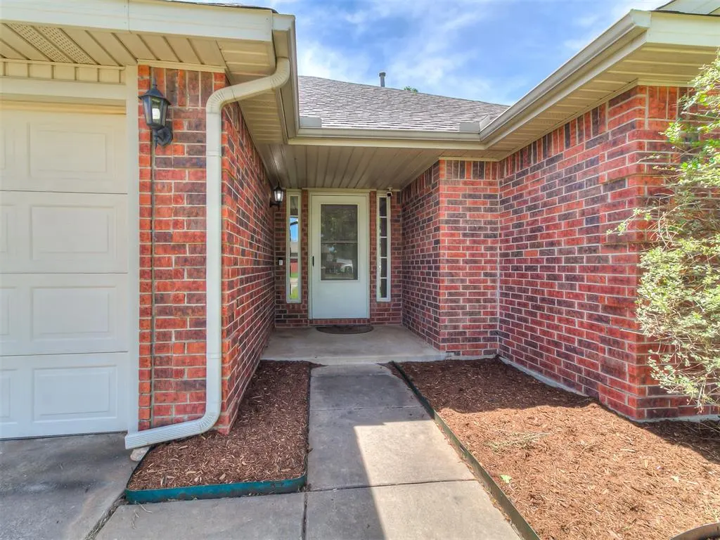 Photo 4 — 212 John Rausch Lane, Edmond, OK 73003
