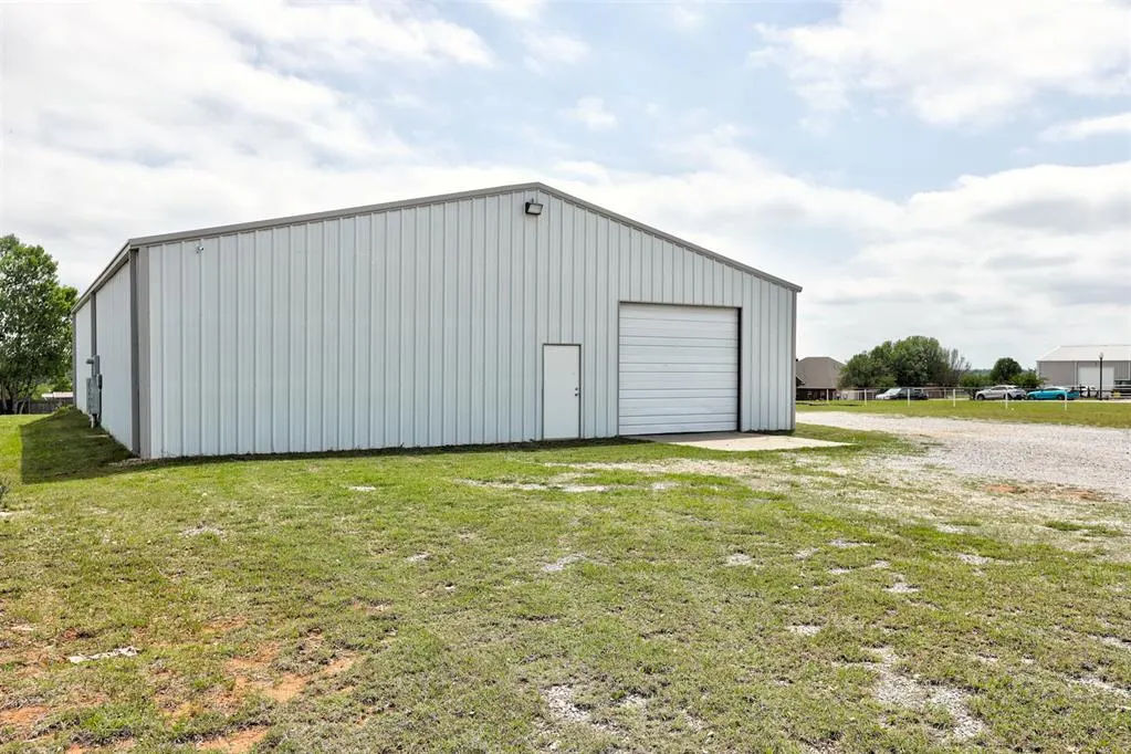 Photo 3 — 1061 S Sara Road, Blanchard, OK 73010