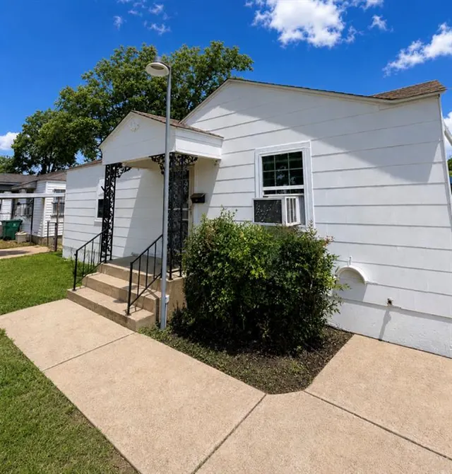 Front exterior — 2601 S Grand Boulevard, Oklahoma City, OK 73108