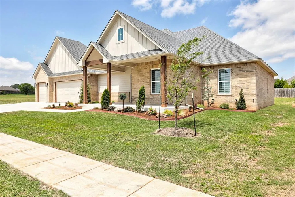 Photo 2 — 10913 NW 31st Terrace, Yukon, OK 73099
