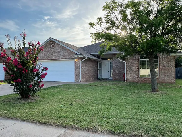 Photo 4 — 2045 Rising Hill Drive, Norman, OK 73071